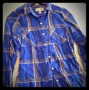 🌺2/$20🌺Classic blue flannel button down